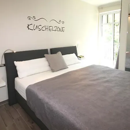 Linden-Palais 4-Sterne-Apartment In Strandnaehe *