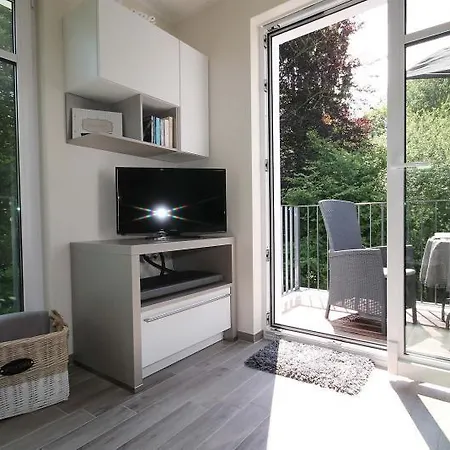 Linden-Palais 4-Sterne-Apartment In Strandnaehe *